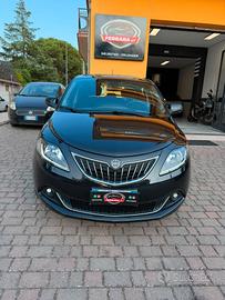 Lancia Ypsilon 1.0 FireFly 5 porte S&S Hybrid Albe