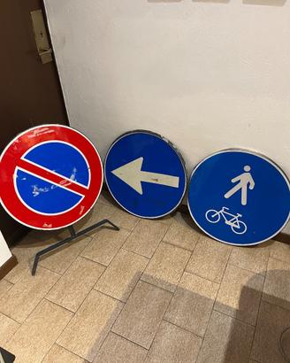 Cartelli stradali