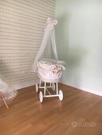 Culla in vimini bianca