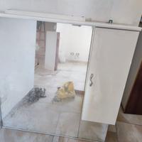 mobiletto per bagno e mobile dispensa 