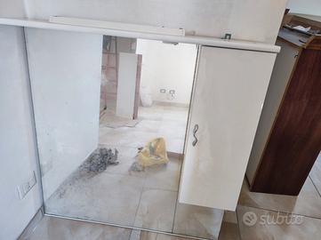 mobiletto per bagno e mobile dispensa 