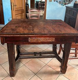 Tavolo rustico in legno