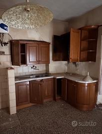 Cucina con acquaio inox