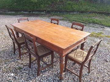 tavolo con sedie antico