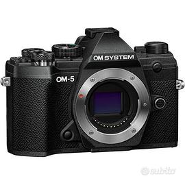 OM SYSTEM OM-5 Body - Garanzia Polyphoto 2 Anni