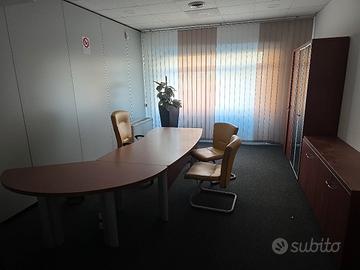 Arredamento uffici professionale ,scrivanie armadi