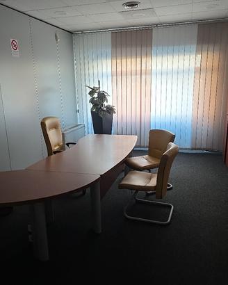 Arredamento uffici professionale ,scrivanie armadi