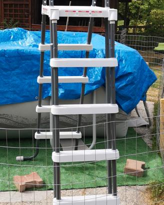 Intex scala per piscina esterna