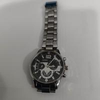 orologio nuovo in metallo