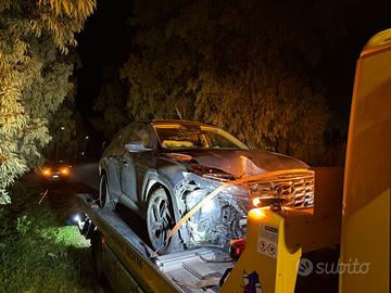 Hyundai Tucson auto incidentata per pezzi
