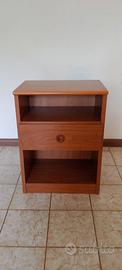 Comodino in legno
