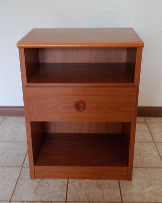 Comodino in legno