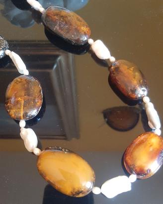 COLLANA IN AMBRA E PERLE BAROCCHE