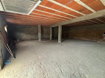 Ampio garage 118 mq
