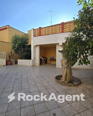 IMMOBILE CON DUE APPARTAMENTI, ALTRI VANI, SPAZI S