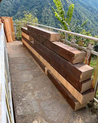 Travi in legno x tetto, materiale da costruzione