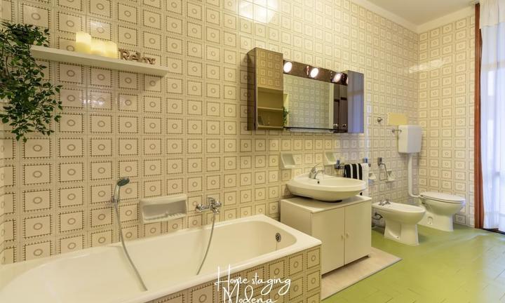 Camera matrimoniale e bagno privato MODENA