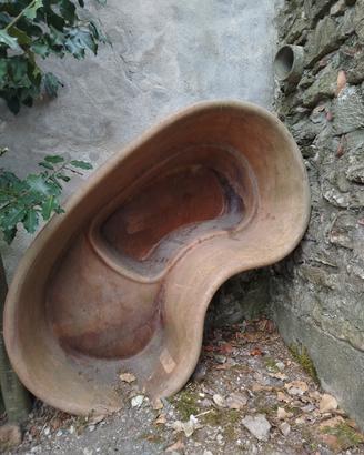 Vasca da giardino in vetroresina.