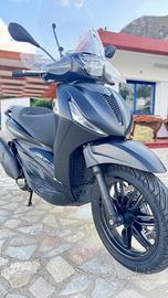 Piaggio Beverly 400 cc Special Edition.