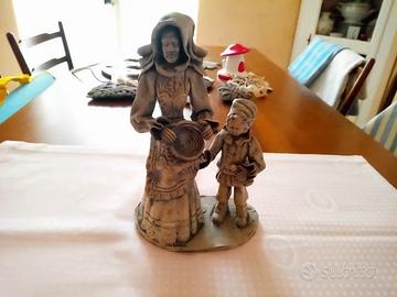 statua sarda donna con bambino