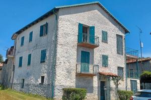 Casa indipendente su tre lati