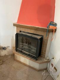 Camino elettrico ad angolo effetto mattoni