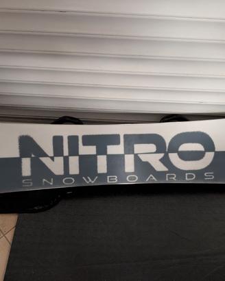 Tavola snowboard principianti Nitro Prime Raw 152