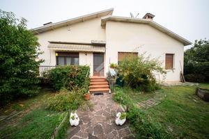 VILLA SINGOLA A SUZZARA