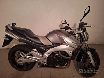 Suzuki gsr 600