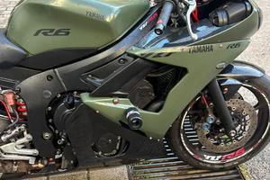 Yamahaa R6 anno 2004 40.000km tenuta nuova