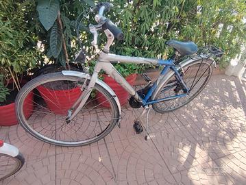 bicicletta misura 28 con cambio di marcia  in a