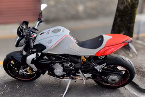 MV AGUSTA BRUTALE 800 2012