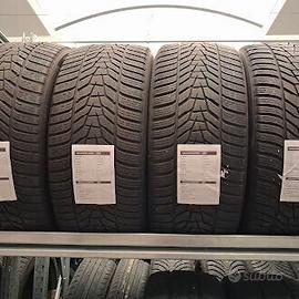 Set 4 Pneumatici Invernali Hankook 245/45 R18