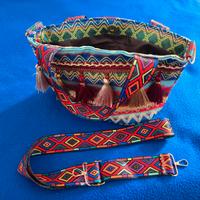 Borsa a Secchiello con Frange Intrecciate Chic