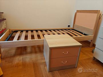 Letto singolo in legno + comodino abbinato