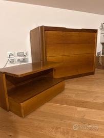 Comó e comodino in noce