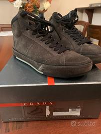 Scarponcino scamosciato Prada uomo Grigio
