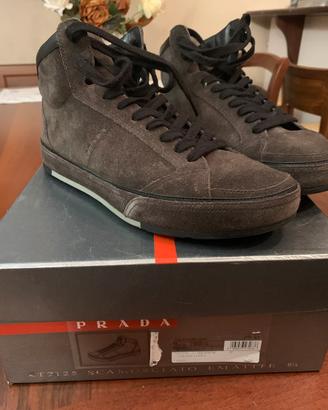 Scarponcino scamosciato Prada uomo Grigio