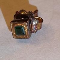 orecchino in oro e smeraldo