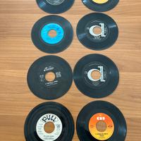 8 dischi in vinile 45 giri senza copertine