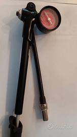 Pompa forcele e ammortizzatori Rock Shox.  Nuova