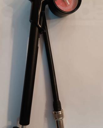 Pompa forcele e ammortizzatori Rock Shox.  Nuova