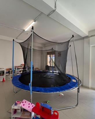 Tappeto elastico con rete di sicurezza