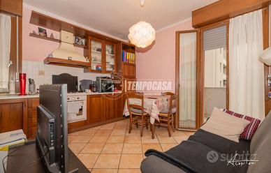 Bilocale ristrutturato con balcone e garage