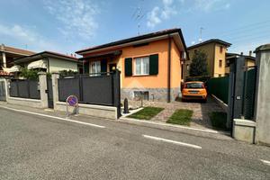 VILLA SINGOLA A TREZZO SULL'ADDA