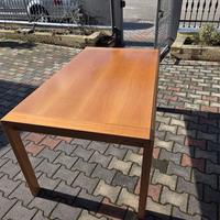 Tavolo in legno piu sedie