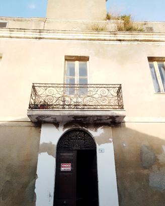 Intera Palazzina - 66.00 prezzo trattabile -Tissi