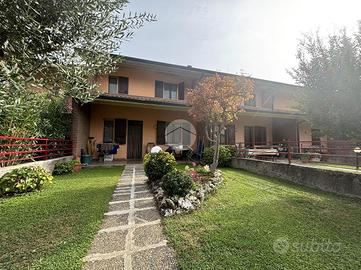 VILLA A SCHIERA A SERGNANO