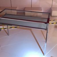 Tavolo espositore con ripiano