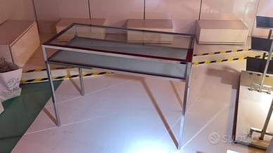 Tavolo espositore con ripiano